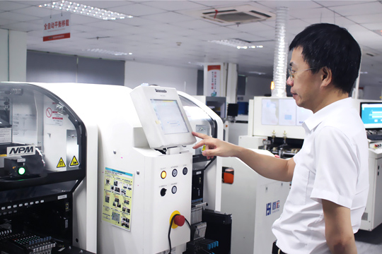 宝安日报报道：CQ9官方网站公司顾伟 三十载初心不改 深耕LED显示屏研发