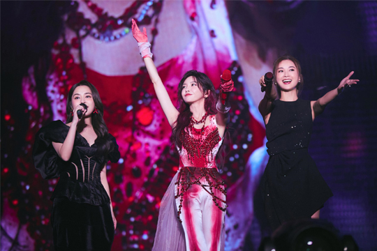 拾光启航！CQ9官方网站LED屏助力于文文深圳演唱会打造极致光影盛宴！