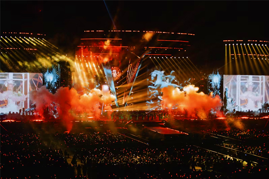 舞美再升级，解锁全新LOOK！CQ9官方网站LED透明屏点燃张韶涵上海演唱会
